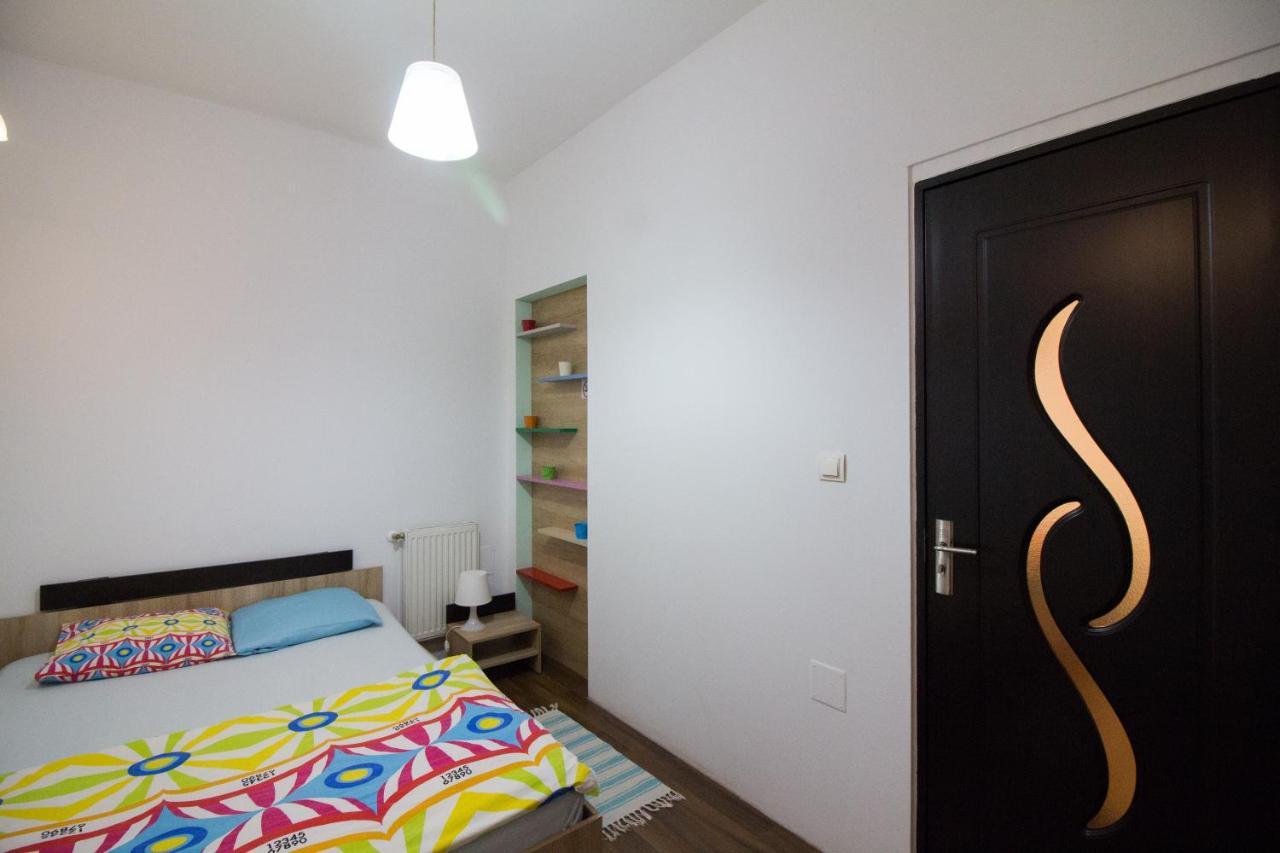 Intim Studio Flat Arad Buitenkant foto
