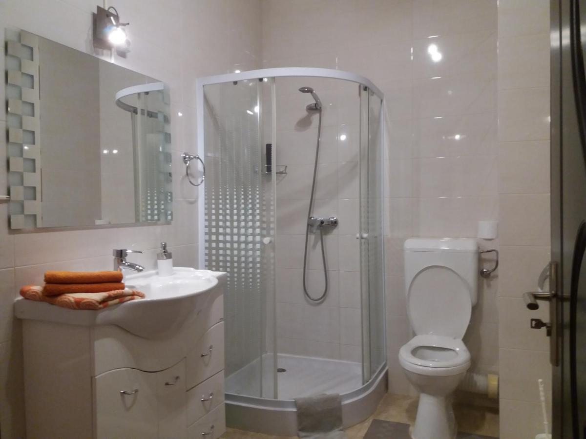 Intim Studio Flat Arad Buitenkant foto